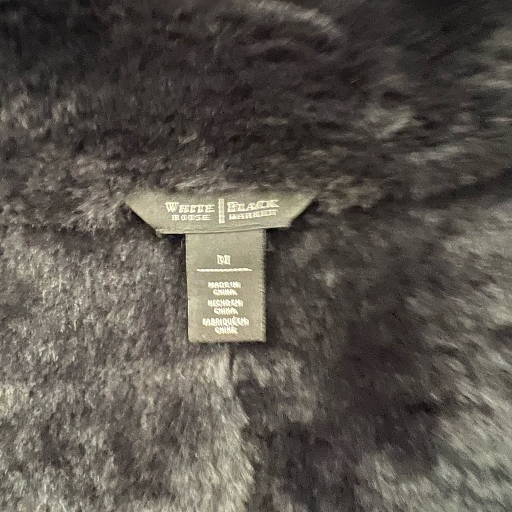 🎉🎉HOST PICK🎉🎉 WHBM Women's Black Faux Fur Vest - Picture 8 of 8